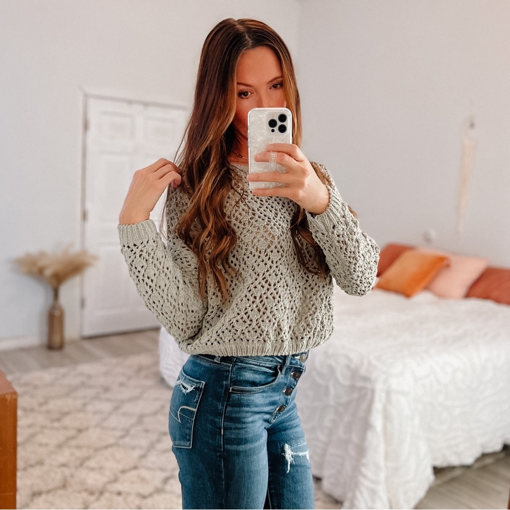 Moon & Madison Sage Green Crocheted Cropped Sweater • Size Small